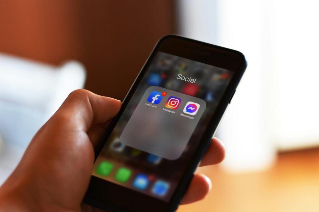 Wie man mehrere Facebook-Konten verwaltet und organisiert